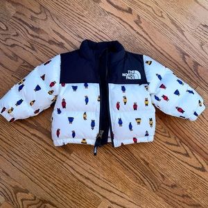 Super Cute White Northface all over bears print Infants down jacket.